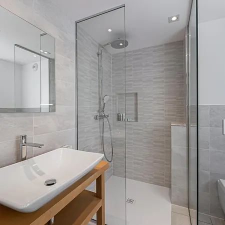 Moderne Et Cosy Avec Jacuzzi, Sauna Et Parking A Meribel - Fr-1-565-1