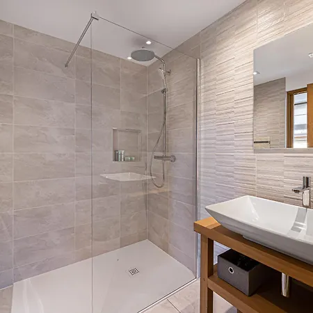 Moderne Et Cosy Avec Jacuzzi, Sauna Et Parking A Meribel - Fr-1-565-1 * Les Allues